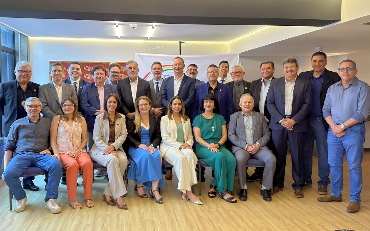 Diretoria da AFOJEBRA durante encontro de representantes dos Oficiais de Justiça do Nordeste