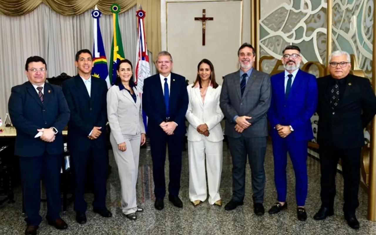 Nova diretoria do Sindojus-PE em visita institucional ao presidente do TJPE