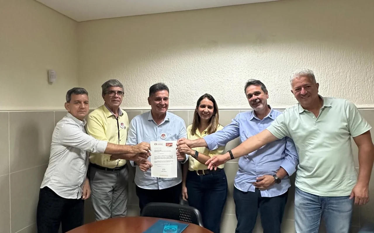 Representantes do Sindojus-PE em reunião com o deputado federal Coronel Meira